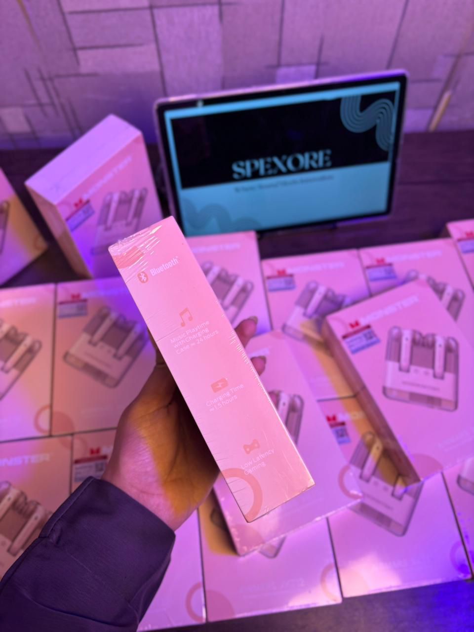 Monster Airmars XKT12 – Wireless Gaming Headphones Ivory Edition Low-Latency Gaming • 24-Hour Playtime • Transparent PC Case