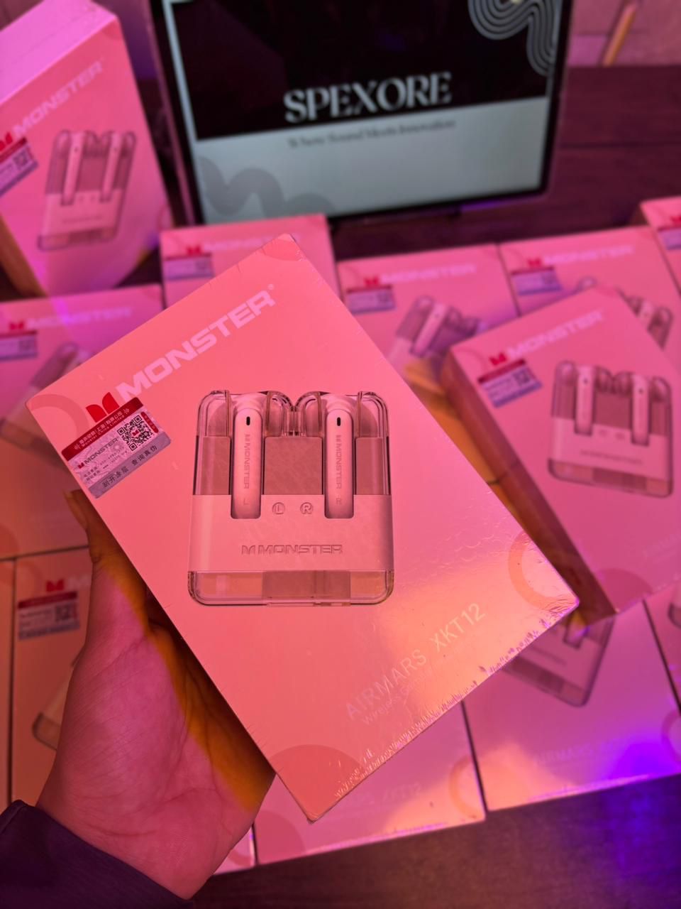 Monster Airmars XKT12 – Wireless Gaming Headphones Ivory Edition Low-Latency Gaming • 24-Hour Playtime • Transparent PC Case