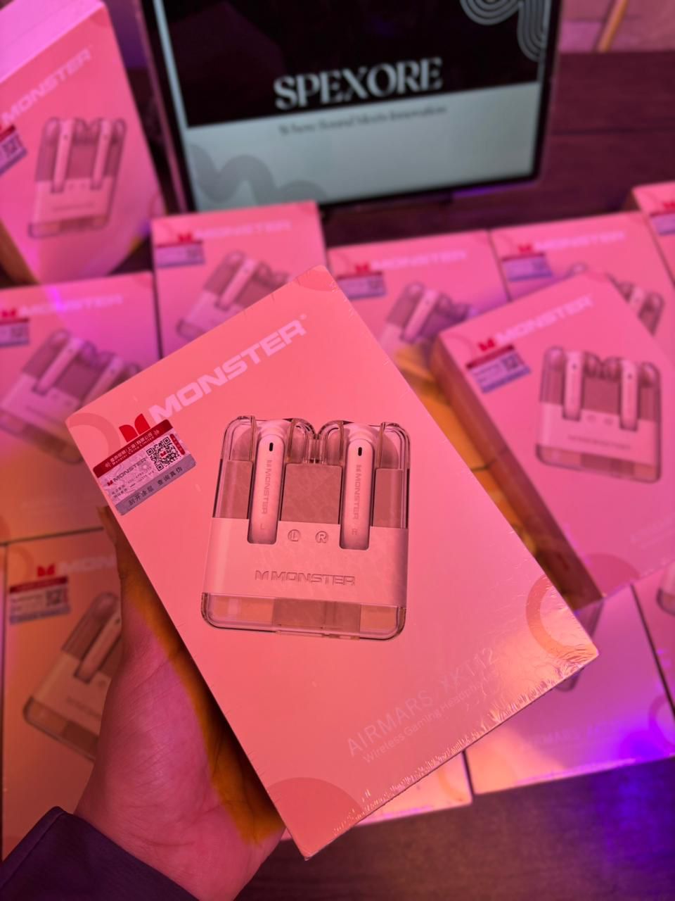 Monster Airmars XKT12 – Wireless Gaming Headphones Ivory Edition Low-Latency Gaming • 24-Hour Playtime • Transparent PC Case